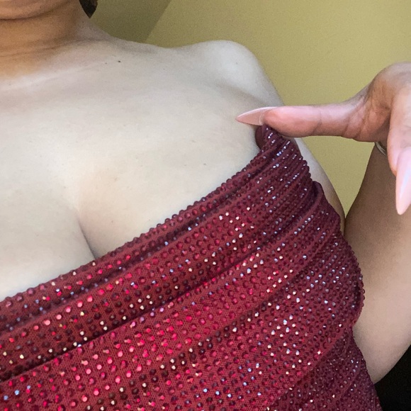 Elegant Burgundy Strapless Dress - Picture 6 of 7